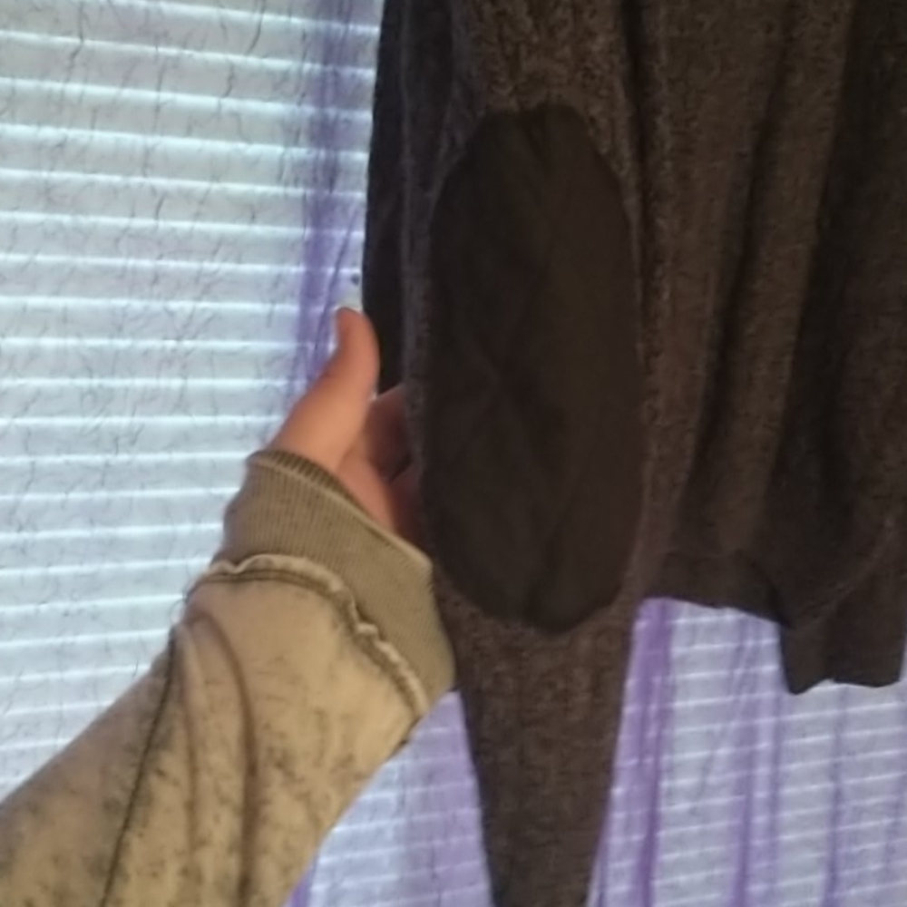 Sweater - Picture 2 of 5